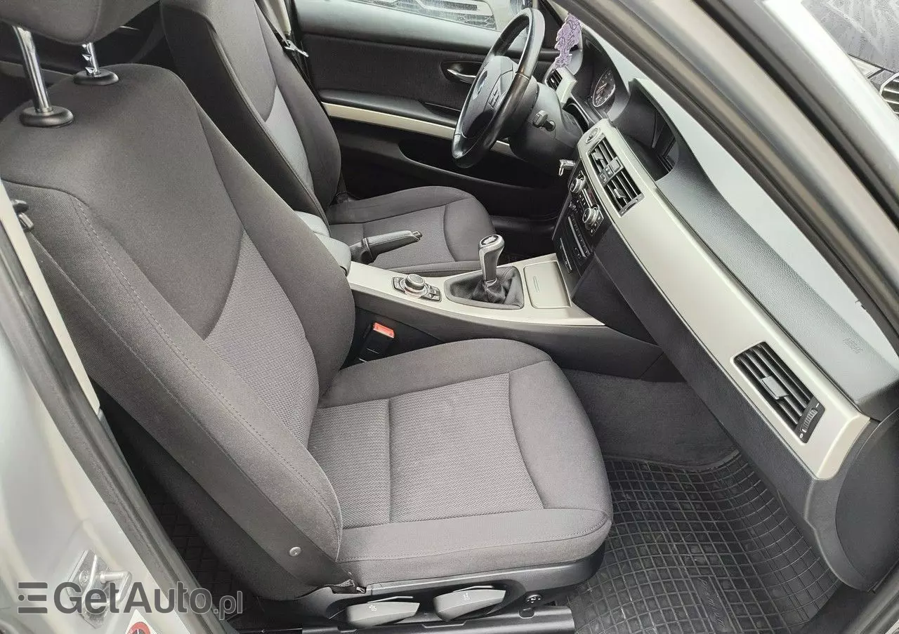 BMW Seria 3 318d Touring Sport Line