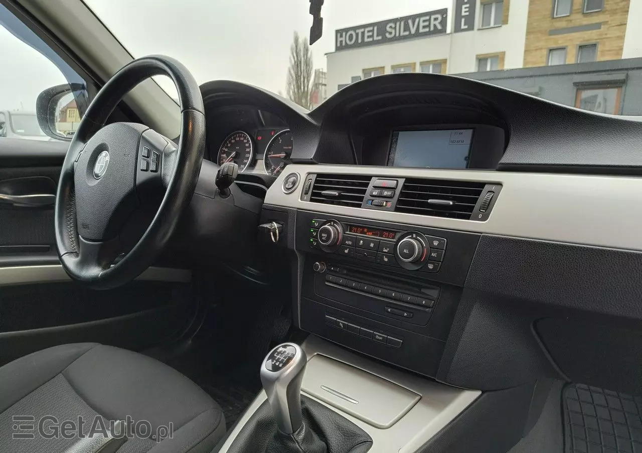 BMW Seria 3 318d Touring Sport Line