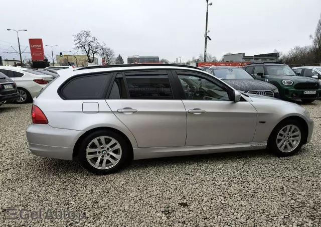 BMW Seria 3 318d Touring Sport Line