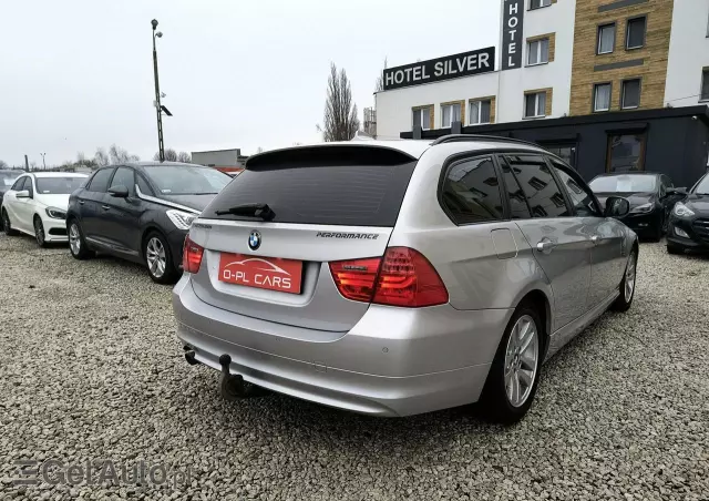 BMW Seria 3 318d Touring Sport Line