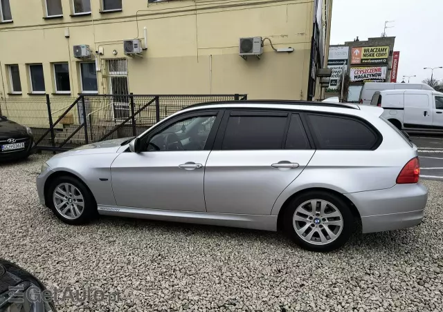 BMW Seria 3 318d Touring Sport Line