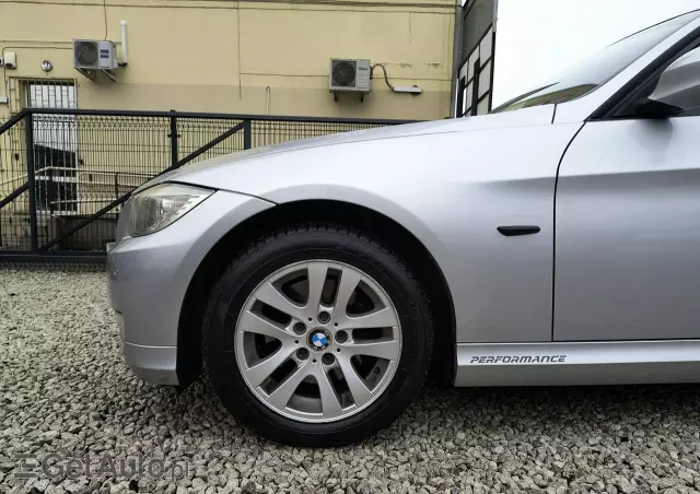 BMW Seria 3 318d Touring Sport Line