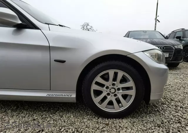 BMW Seria 3 318d Touring Sport Line