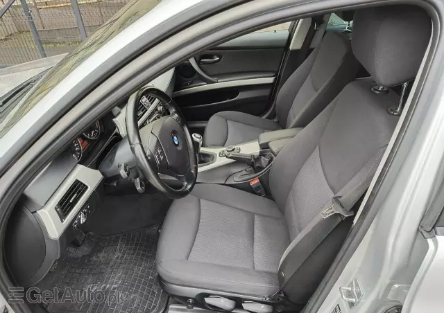 BMW Seria 3 318d Touring Sport Line