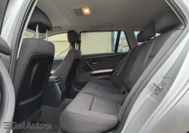 BMW Seria 3 318d Touring Sport Line