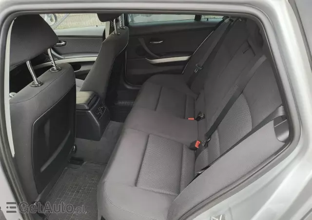 BMW Seria 3 318d Touring Sport Line