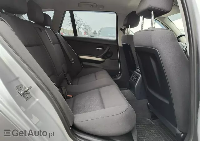 BMW Seria 3 318d Touring Sport Line