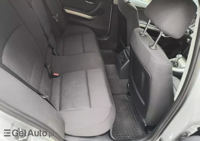 BMW Seria 3 318d Touring Sport Line