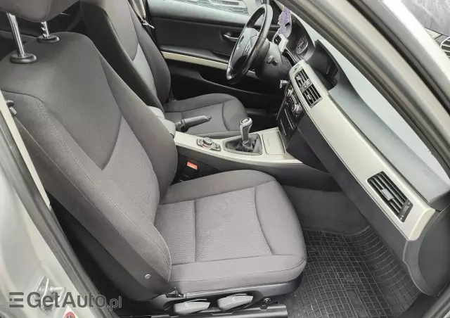 BMW Seria 3 318d Touring Sport Line