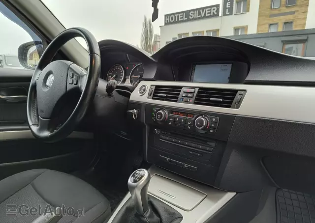 BMW Seria 3 318d Touring Sport Line