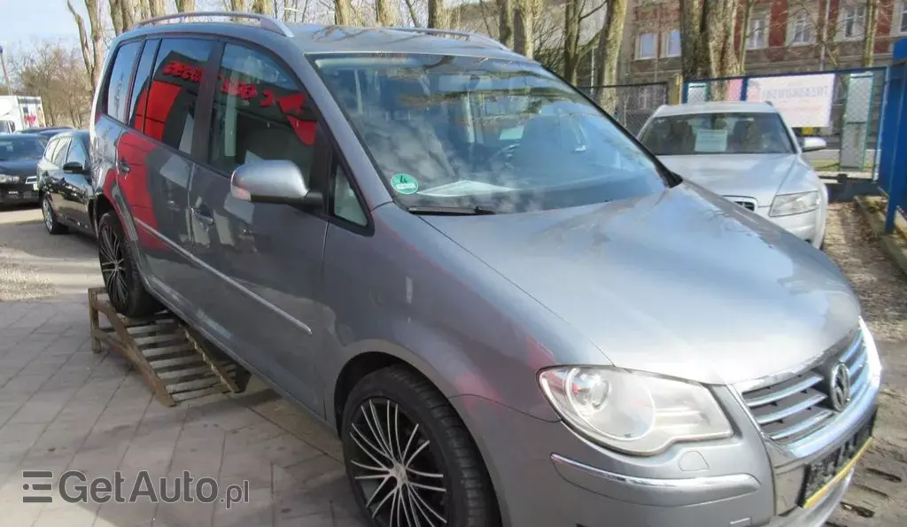 VOLKSWAGEN Touran 