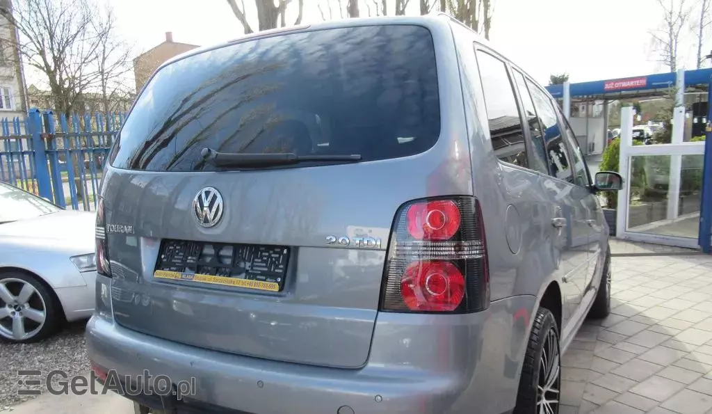 VOLKSWAGEN Touran 