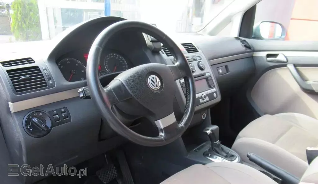 VOLKSWAGEN Touran 