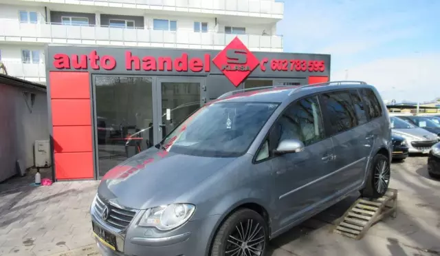VOLKSWAGEN Touran 