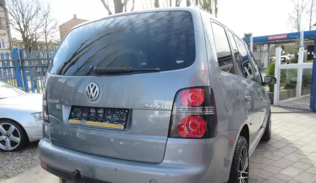 VOLKSWAGEN Touran 