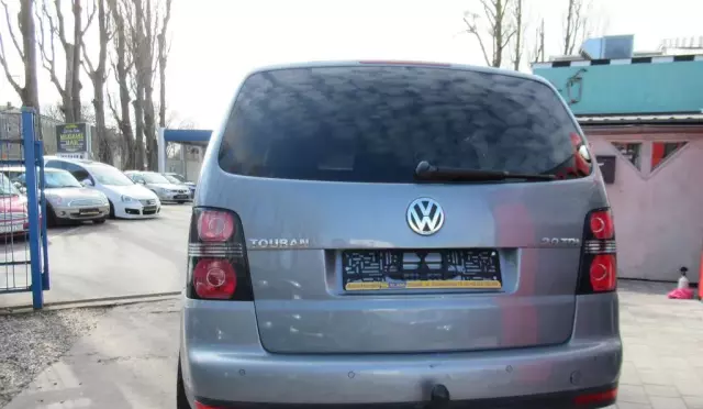 VOLKSWAGEN Touran 