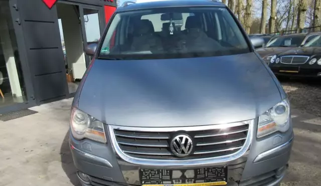 VOLKSWAGEN Touran 