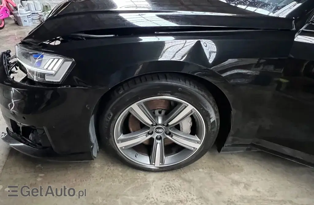 AUDI A8 
