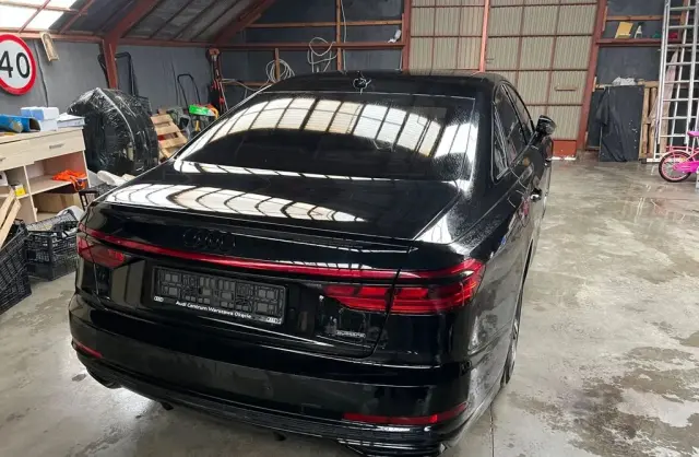 AUDI A8 