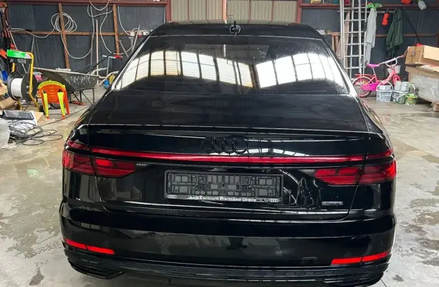 AUDI A8 