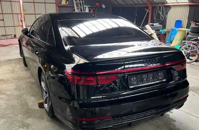 AUDI A8 