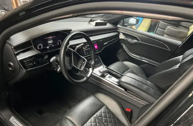 AUDI A8 