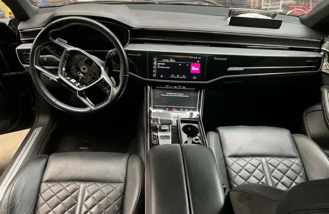 AUDI A8 