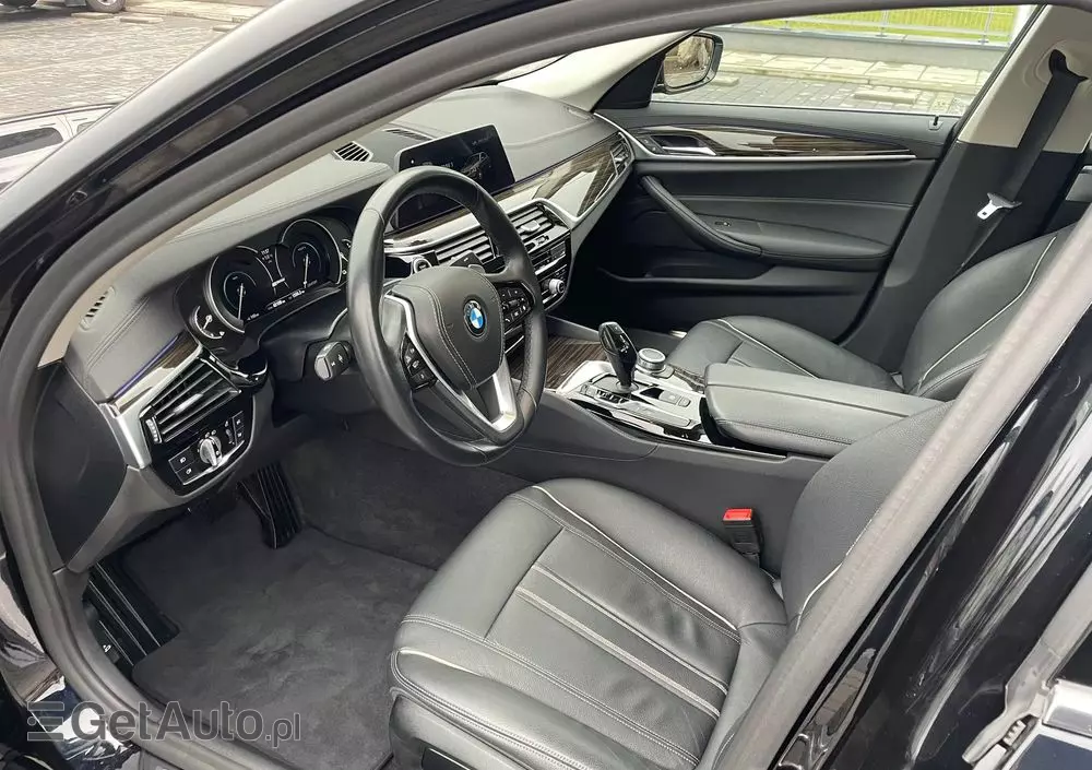 BMW Seria 5 530e iPerformance xDrive Luxury Line sport