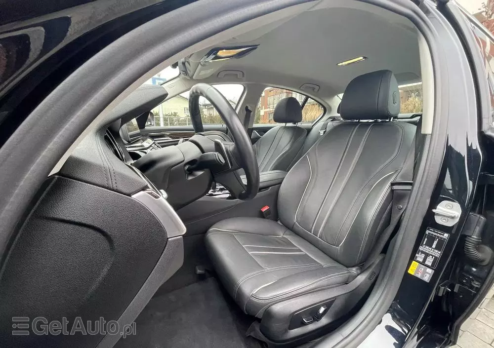 BMW Seria 5 530e iPerformance xDrive Luxury Line sport