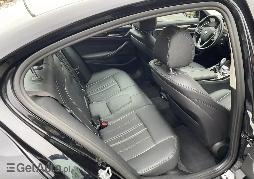 BMW Seria 5 530e iPerformance xDrive Luxury Line sport