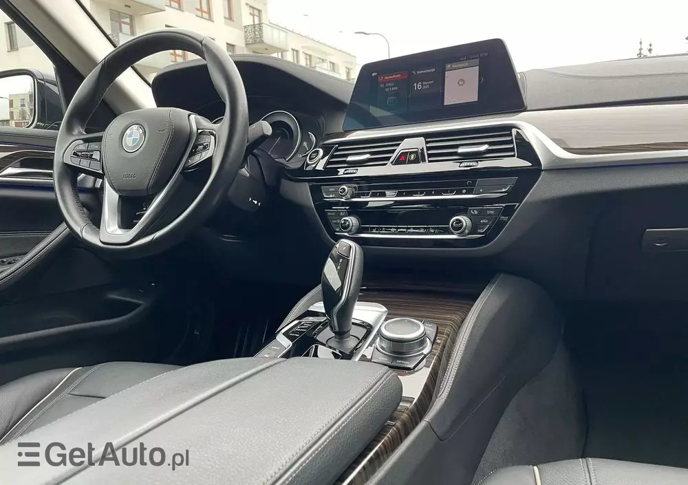 BMW Seria 5 530e iPerformance xDrive Luxury Line sport