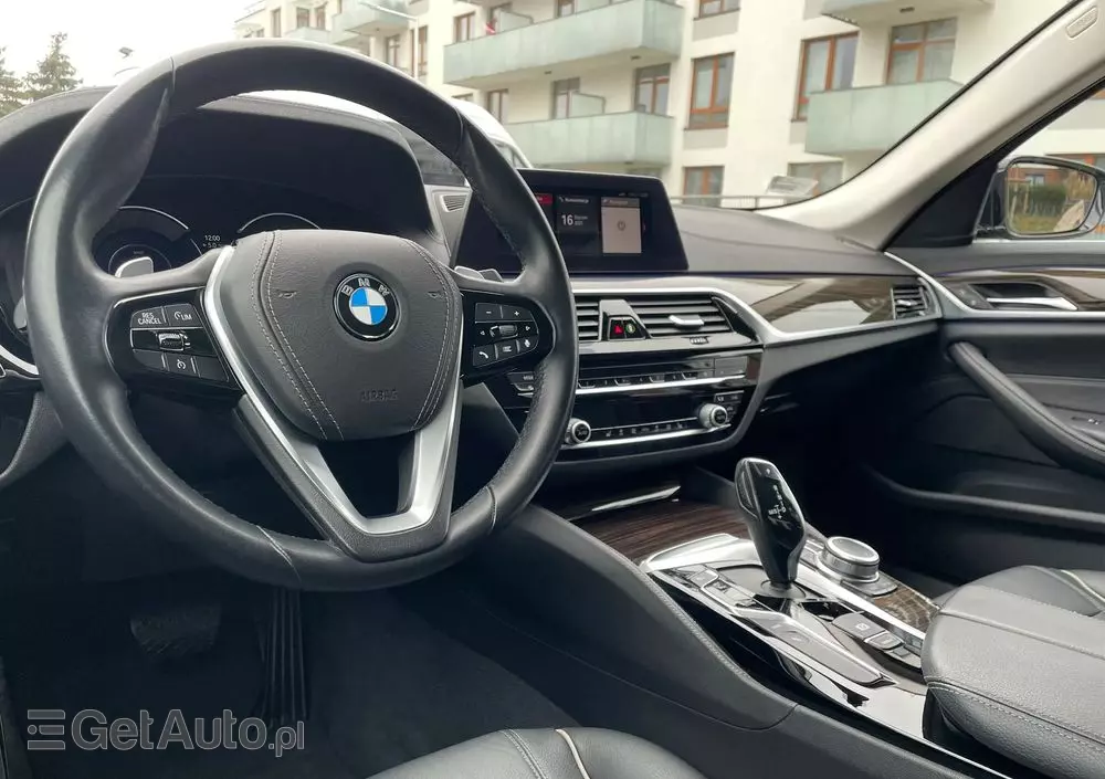 BMW Seria 5 530e iPerformance xDrive Luxury Line sport