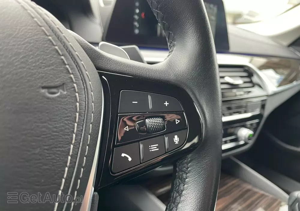 BMW Seria 5 530e iPerformance xDrive Luxury Line sport