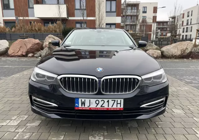 BMW Seria 5 530e iPerformance xDrive Luxury Line sport