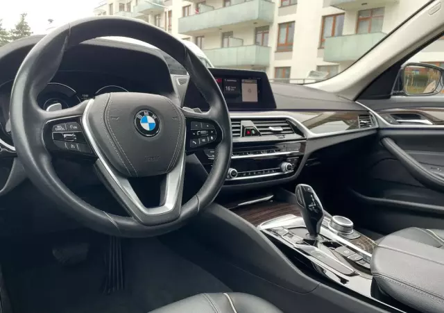BMW Seria 5 530e iPerformance xDrive Luxury Line sport