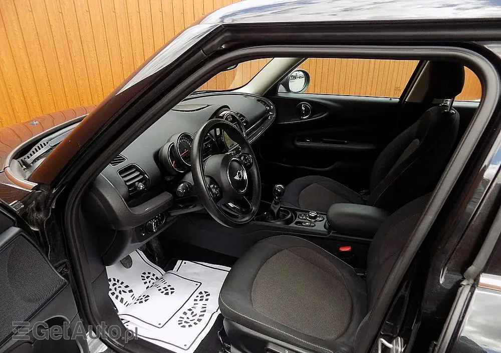 MINI Clubman One D Blackyard