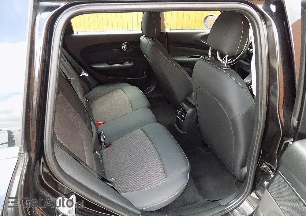 MINI Clubman One D Blackyard