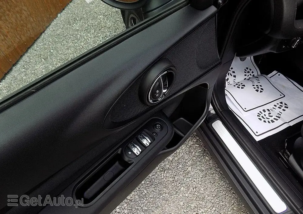 MINI Clubman One D Blackyard