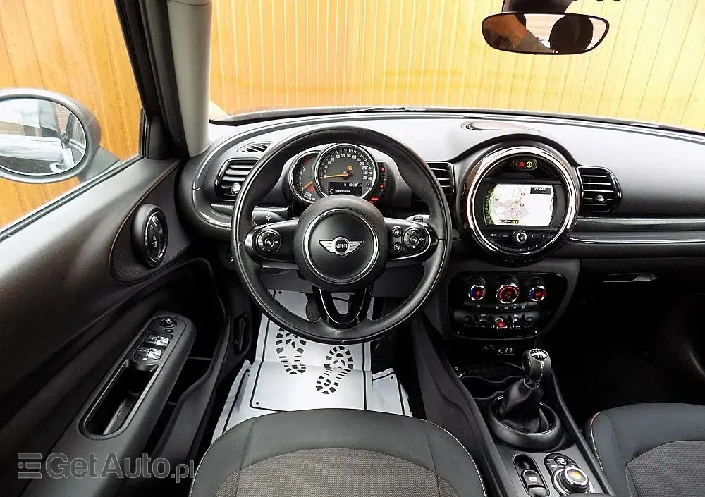 MINI Clubman One D Blackyard