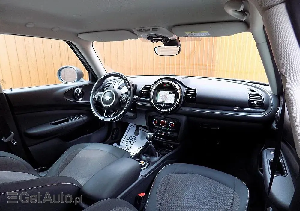 MINI Clubman One D Blackyard