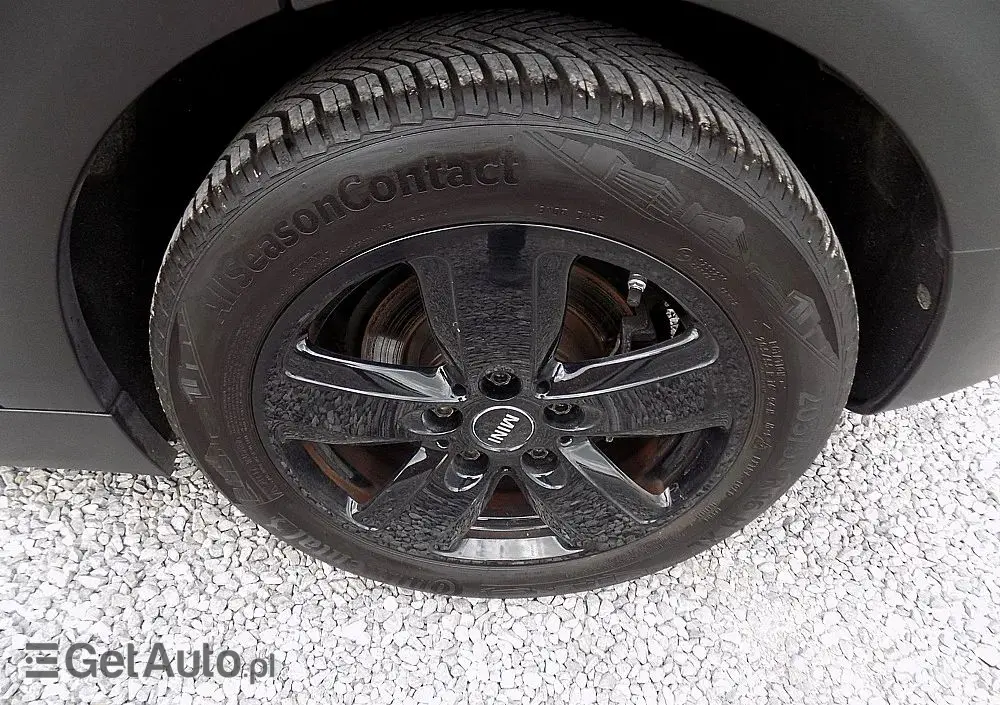 MINI Clubman One D Blackyard