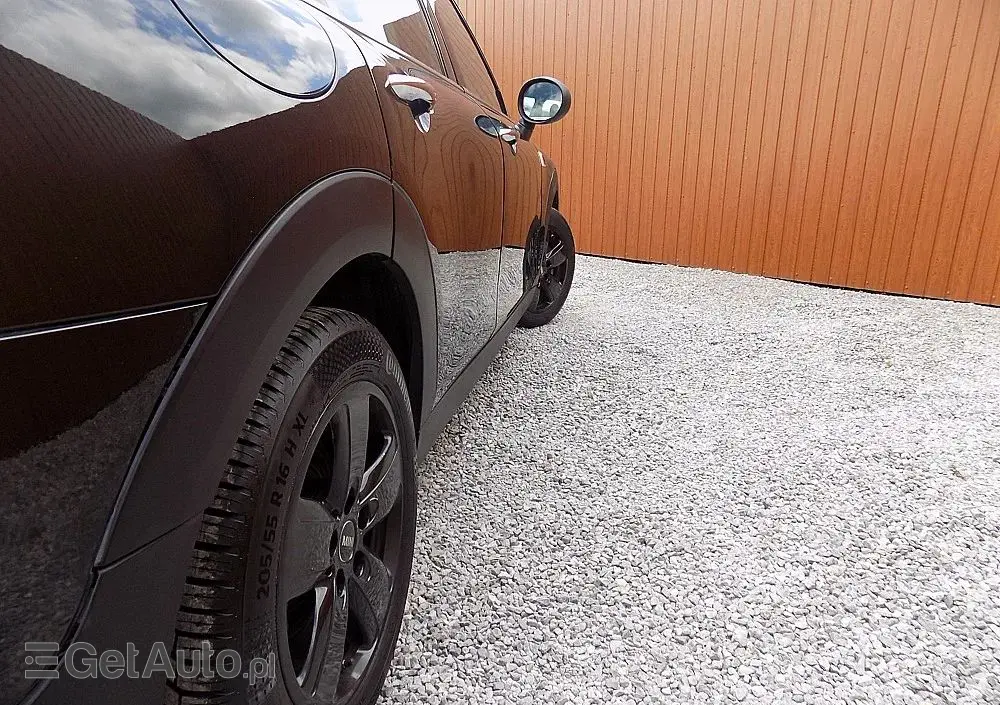 MINI Clubman One D Blackyard