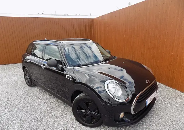 MINI Clubman One D Blackyard