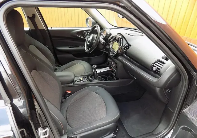 MINI Clubman One D Blackyard