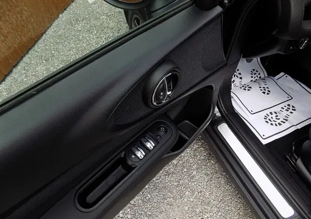 MINI Clubman One D Blackyard