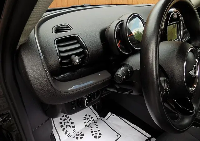 MINI Clubman One D Blackyard