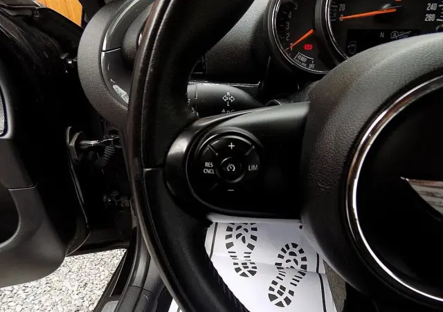 MINI Clubman One D Blackyard