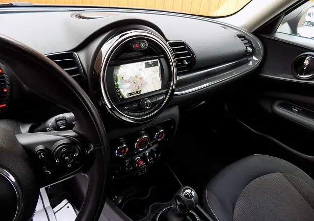 MINI Clubman One D Blackyard