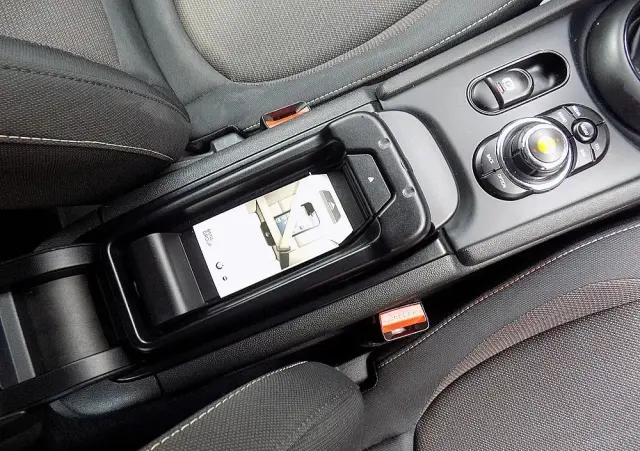 MINI Clubman One D Blackyard