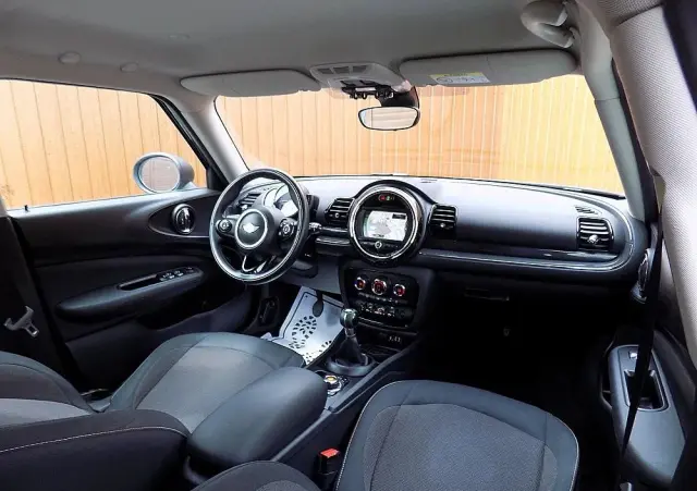 MINI Clubman One D Blackyard